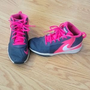 FREE-Nike shoes with bundle
